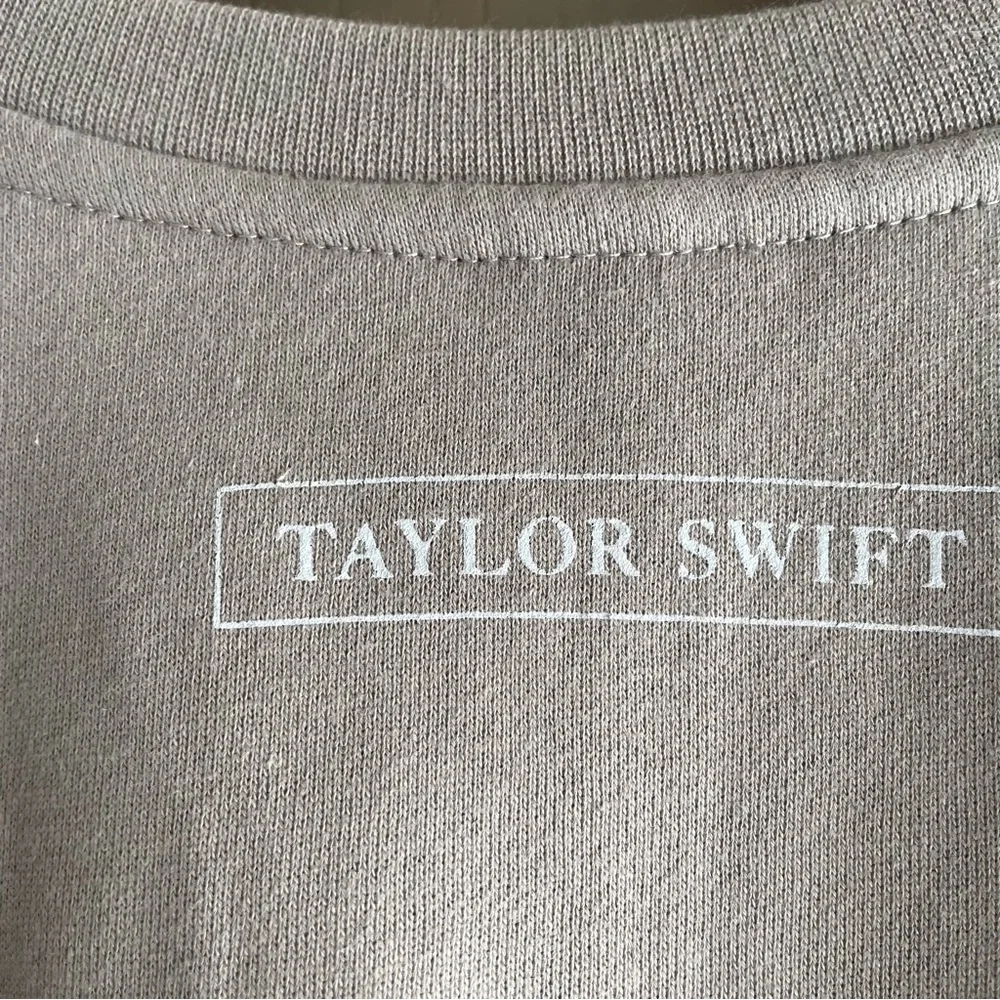 Taylor Swift The Tortured Poets Department Beige Crewneck - Size Medium - Picture 8 of 8